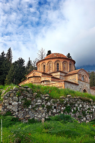 Ο ναός των Αγίων Θεοδώρων, παλιό καθολικό της μονής Βροντοχίου