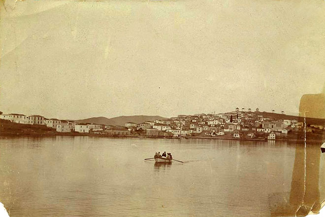 Η Ερμιόνη από τον ορμίσκο του Λιμανιού, 1900. Φωτογραφία από τον ιστότοπο της Πρωτοβουλίας Ενεργών Πολιτών Ερμιόνης.