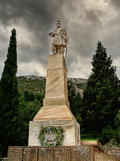 Άγαλμα του Θ.Κολοκοτρώνη στα Δερβενάκια