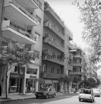 Το 1978, όταν καταργήθηκε η Διεθνής Οικονομική Επιτροπή στεγαζόταν στην οδό Πατριάρχου Ιωακείμ. Η φωτογραφία έχει ληφθεί τις ημέρες που εκδόθηκε ο νόμος για την κατάργησή της.