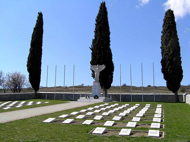 Στρατιωτικό κοιμητήριο Δοϊράνης Πηγή: Panoramio