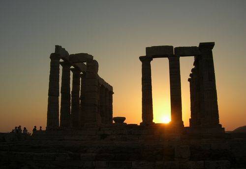 Sunset_at_temple_of_Poseidon_at_Sounio
