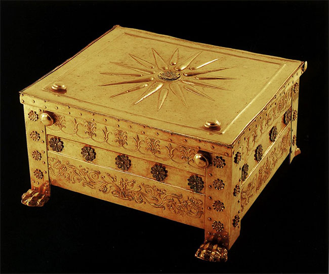 Η χρυσή λάρνακα που περιείχε τα οστά του Φιλίππου Β΄