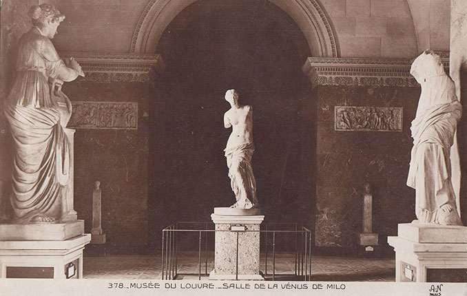 Η αίθουσα του Μουσείου του Λούβρου όπου ήταν τοποθετημένη η Αφροδίτη της Μήλου από το 1848 ώς το 1934.
