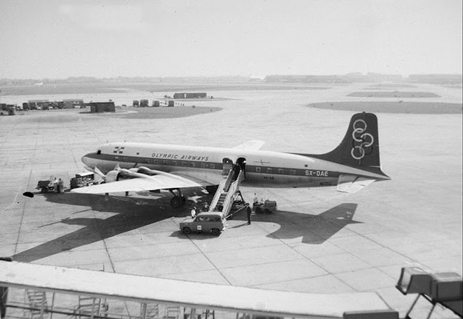 Douglas-DC-6B-SX-DAE-old-flag