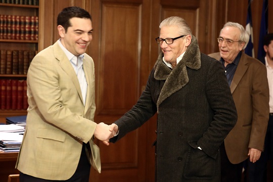 Ο πρωθυπουργός Αλέξης Τσίπρας (Α) υποδέχεται τον καλλιτεχνικό διευθυντή του Ελληνικού Φεστιβάλ Jan Fabre (Κ) και τον υπουργό Πολιτισμού και Αθλητισμού Αριστείδη Μπαλτά (Δ) στην επίσημη συνάντηση που είχαν στο Μέγαρο Μαξίμου, Τετάρτη 30 Μαρτίου 2016. ΑΠΕ-ΜΠΕ/ΑΠΕ-ΜΠΕ/ΑΛΕΞΑΝΔΡΟΣ ΒΛΑΧΟΣ