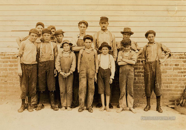 some_of_the_young_workers_in_laurel_cotton_mills-_laurel_mississippi-_1911_april2