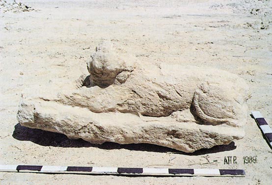 Ένα από τα λιοντάρια που ανακαλύφθηκαν στον τάφο