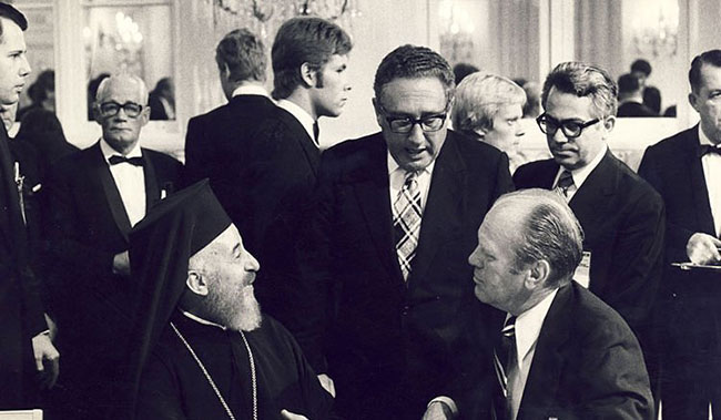 Ο Αρχιεπίσκοπος Μακάριος, Ο Χένρι Κισιγκερ και ο πρόεδρος Φόρντ. Φωτογραφία Γραφείο Πληροφοριών Κύπρου