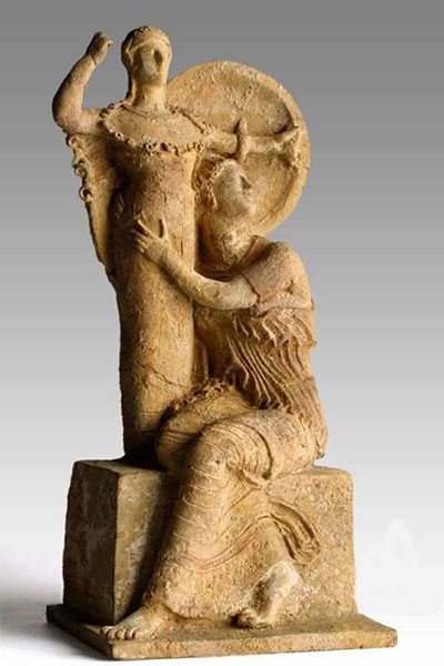 Η Κασσάνδρα αγκαλιάζει το άγαλμα της Αθηνάς, - από την Τανάγρα, περίπου 400-325 π.Χ. -, Simone Mollard-Besques, Παρίσι