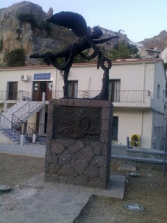 Χώρα Σαμοθράκης, Μνημείο σφαγιασθέντων στη θέση "Εφκάς".