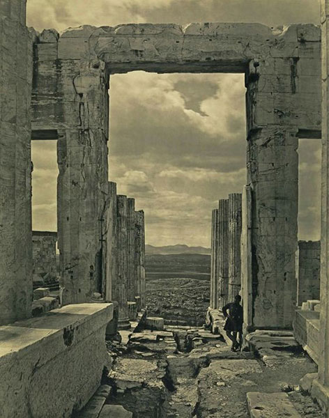 Τα Προπύλαια της Ακρόπολης το 1869
