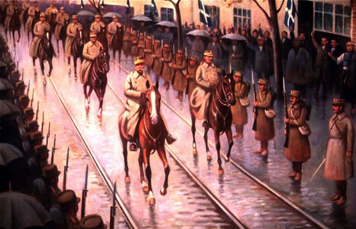 Ο βασιλιάς Γεώργιος Α και ο διάδοχος Κωνσταντίνος παρελαύνουν στους δρόμους της νεοαπελευθερωθείσας Θεσσαλονίκης στις 29 Οκτωβρίου 1912. Έβρεχε εκείνες τις ημέρες... 