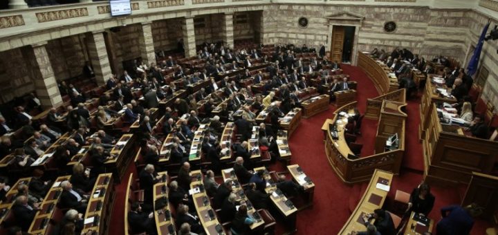 File Photo: Οι βουλευτές ψηφίζουν με ονομαστική ψηφοφορία στη Βουλή για το πολυνομοσχέδιο. ΑΠΕ-ΜΠΕ, ΣΥΜΕΛΑ ΠΑΝΤΖΑΡΤΖΗ