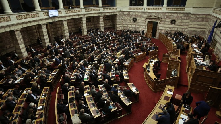 File Photo: Οι βουλευτές ψηφίζουν με ονομαστική ψηφοφορία στη Βουλή για το πολυνομοσχέδιο. ΑΠΕ-ΜΠΕ, ΣΥΜΕΛΑ ΠΑΝΤΖΑΡΤΖΗ