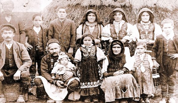 Οικογένεια Σαρακατσάνων που ζούσε στην πρώην ενωμένη Γιουγκοσλαβία