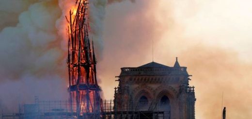 Πυρκαγιά στην Notre Dame