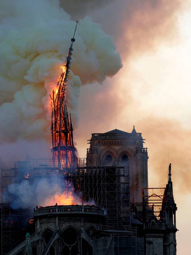 Πυρκαγιά στην Notre Dame